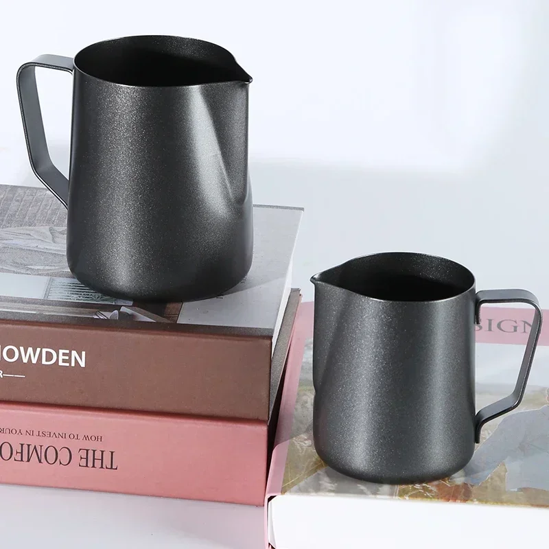 Milk Steaming Pitcher - แก้วลาเต้อาร์ตสีดำหนา 350/600 มล. พร้อมพวยกา แก้วตวงนม แก้วตีฟองนม